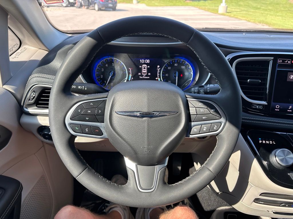 Used 2022 Chrysler Pacifica Van