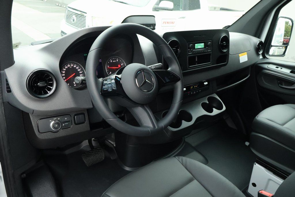 Thumbnail: 2026 Mercedes-Benz Sprinter - 3