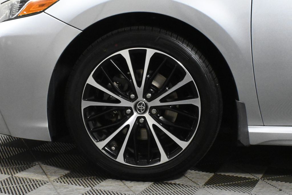 Thumbnail: 2019 Toyota Camry - 13
