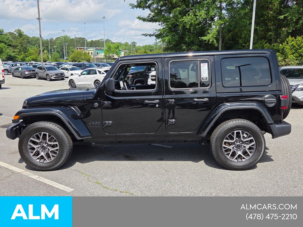 Used 2025 Black Jeep Sahara image 5
