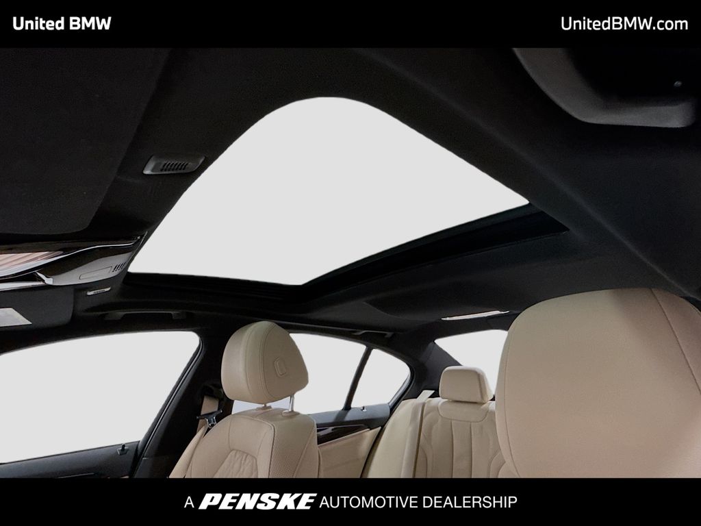 Thumbnail: 2022 BMW 5 Series - 12