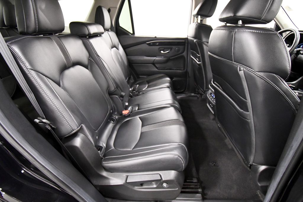 Used 2025 Honda Pilot SUV