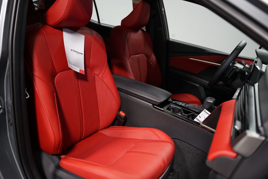 2025 Toyota Camry XSE 32
