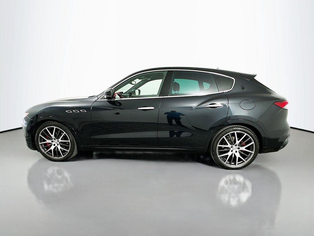 Thumbnail: 2022 Maserati Levante - 8