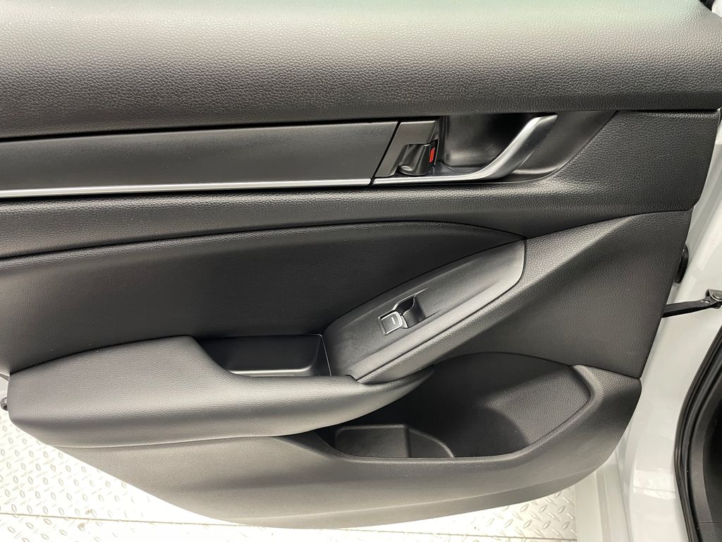 2022 Honda Accord Sport 32