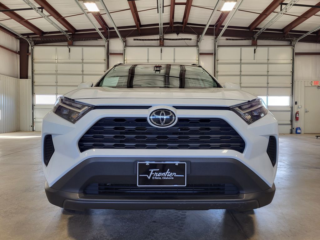 2022 Toyota RAV4 XLE 8