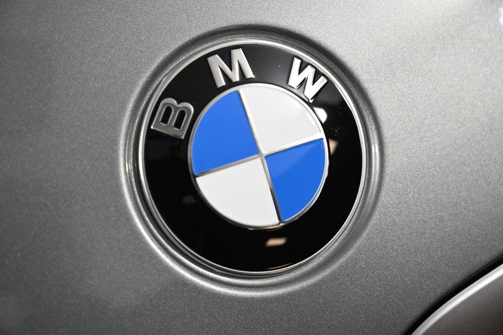 Thumbnail: 2026 BMW 3 Series - 13