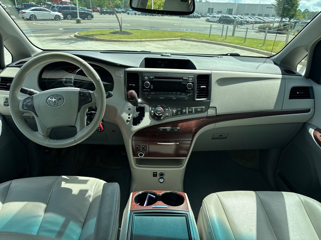 Used 2013 Silver Toyota XLE image 13