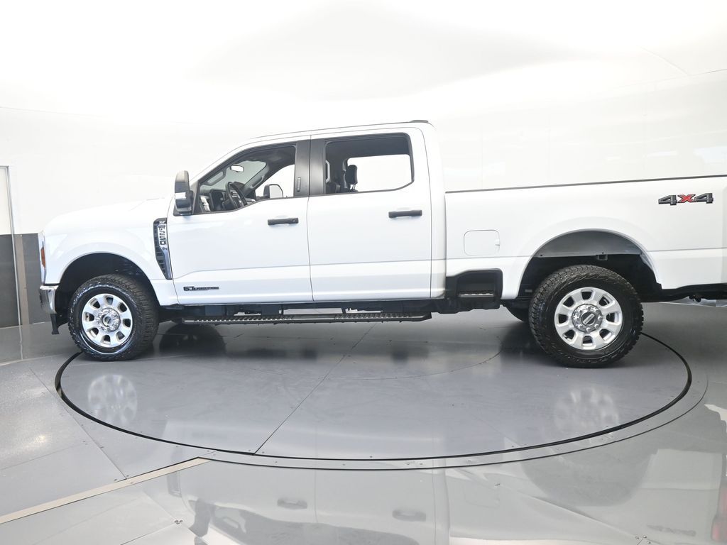 Used 2024 Oxford White Ford XLT image 2