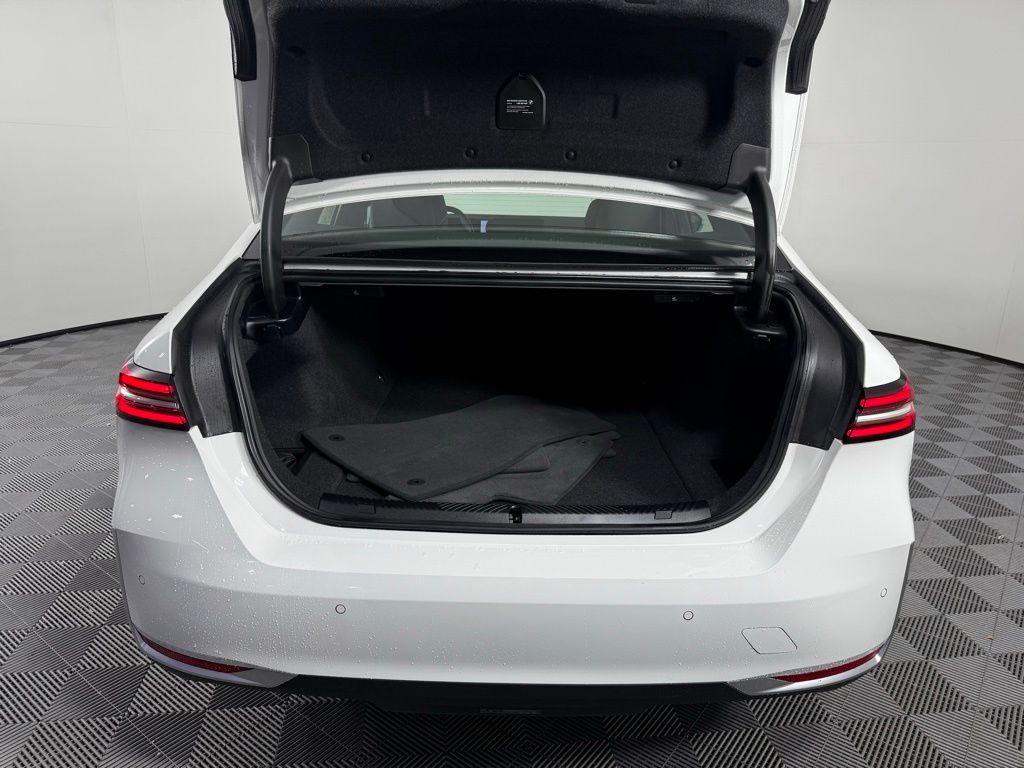 Thumbnail: 2025 BMW i5 - 25