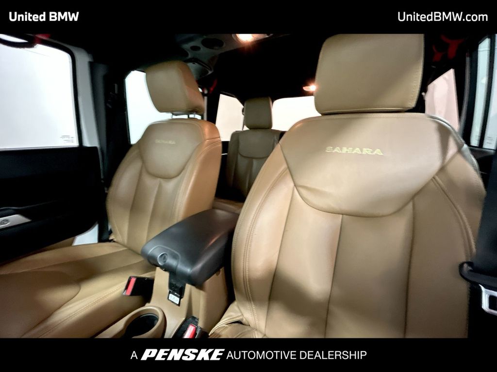 2015 Jeep Wrangler Unlimited Sahara 13