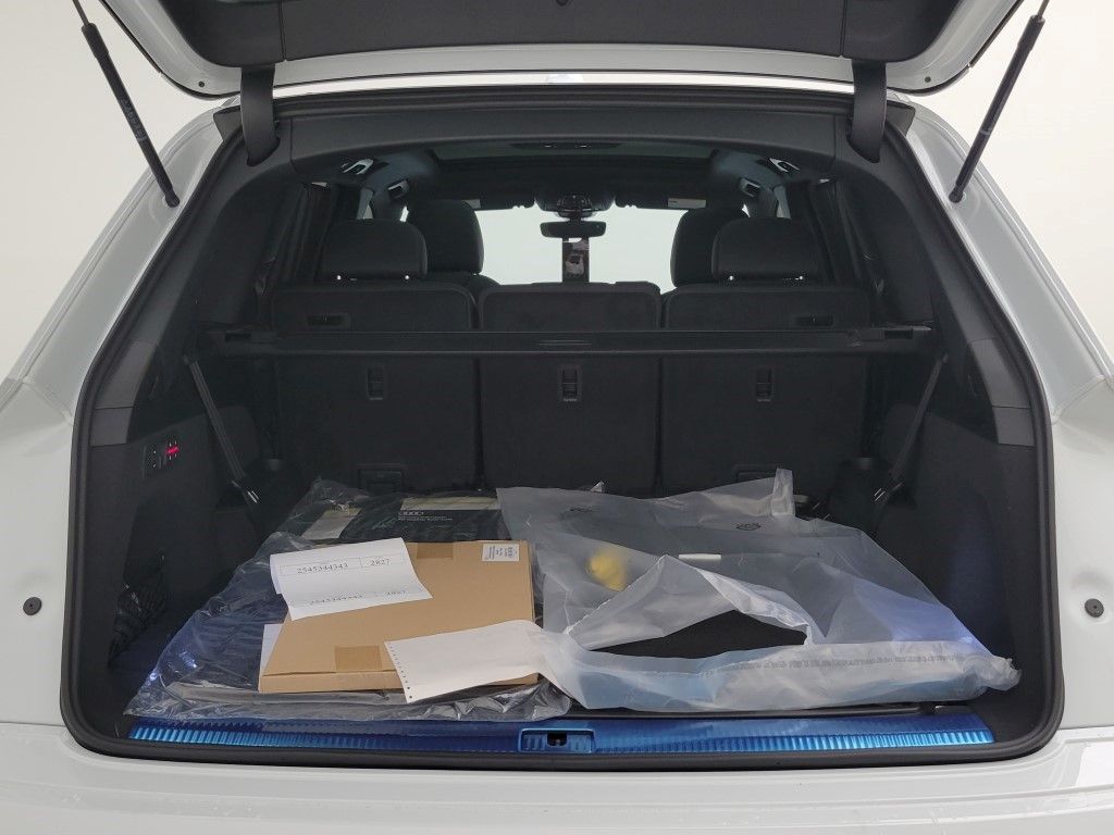 Thumbnail: 2026 Audi Q7 - 10