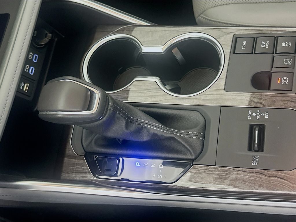 Thumbnail: 2025 Toyota Highlander - 17