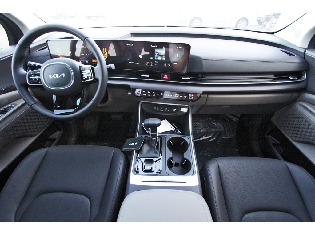 New 2026 Kia Carnival MPV Van