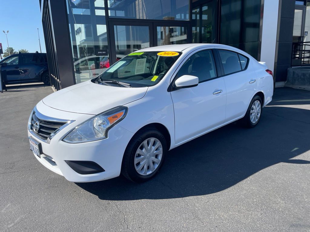 White (Fresh Powder) 2019 Nissan Versa Sedan Front-Wheel Drive Continuously Variable Transmission