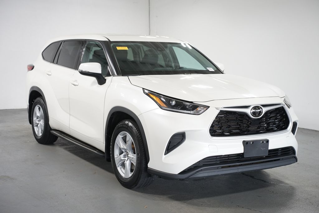 Thumbnail: 2021 Toyota Highlander - 3