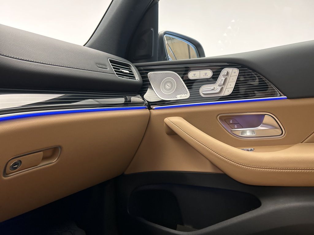 Thumbnail: 2026 Mercedes-Benz GLS - 21