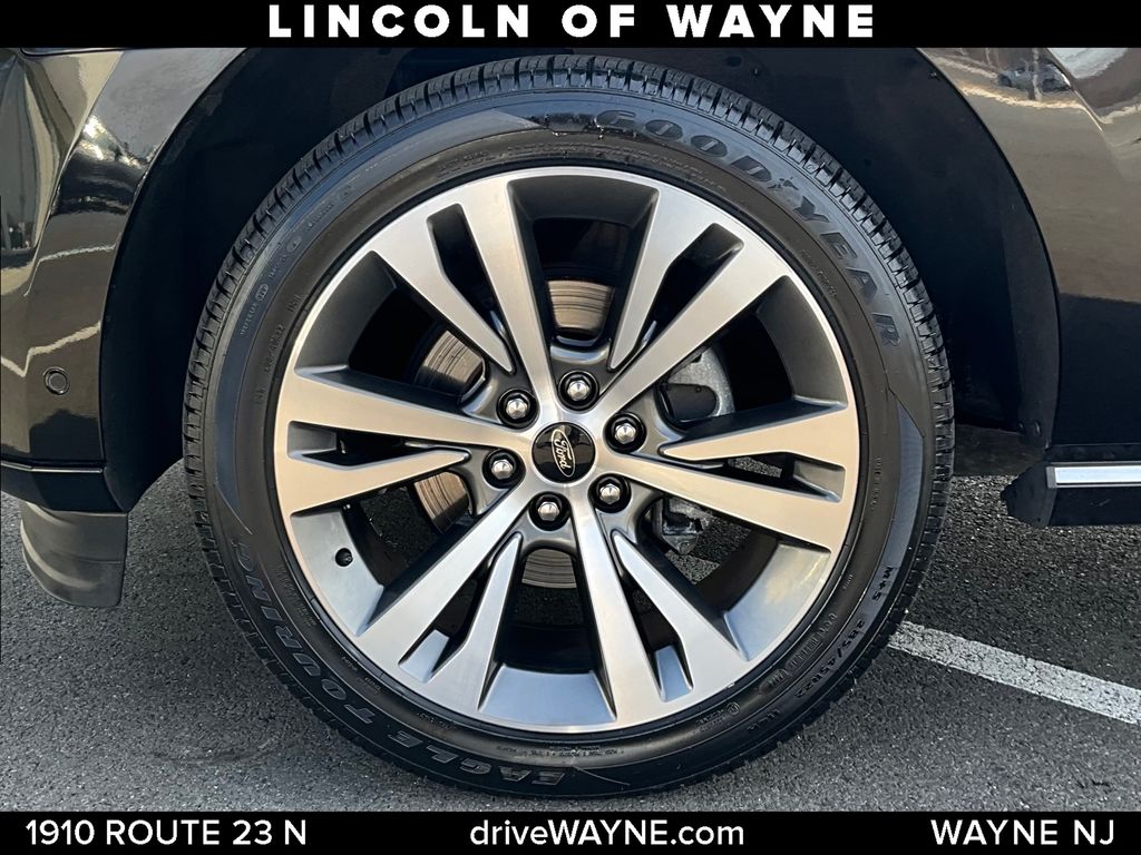 2020 Ford Expedition Platinum photo