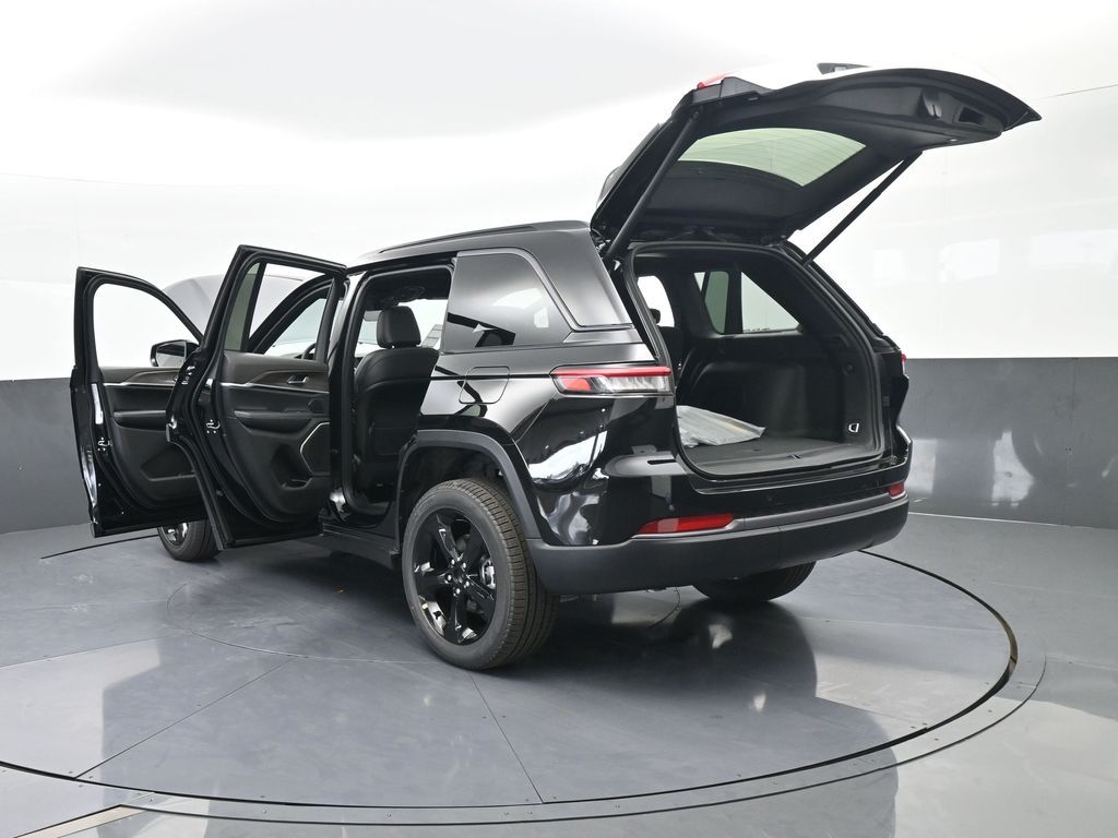 New 2026 Diamond Black Crystal Pearlcoat Jeep Limited image 61