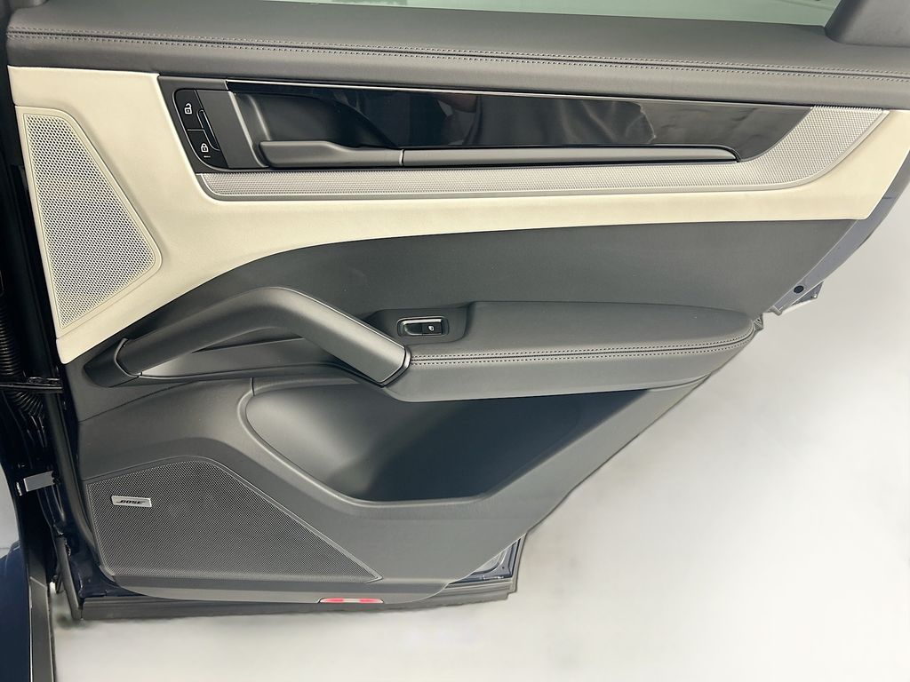 Thumbnail: 2026 Porsche Cayenne - 27