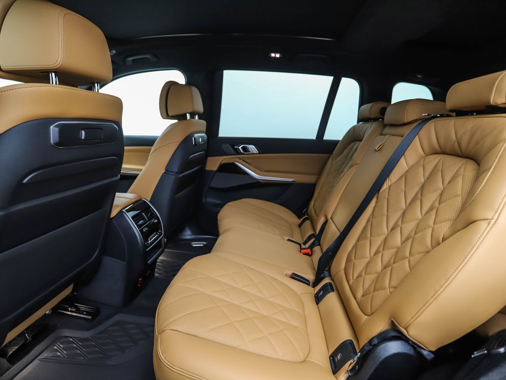 Thumbnail: 2026 BMW X7 - 23