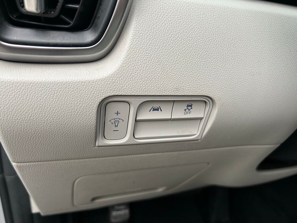 2021 Kia Sorento S 19