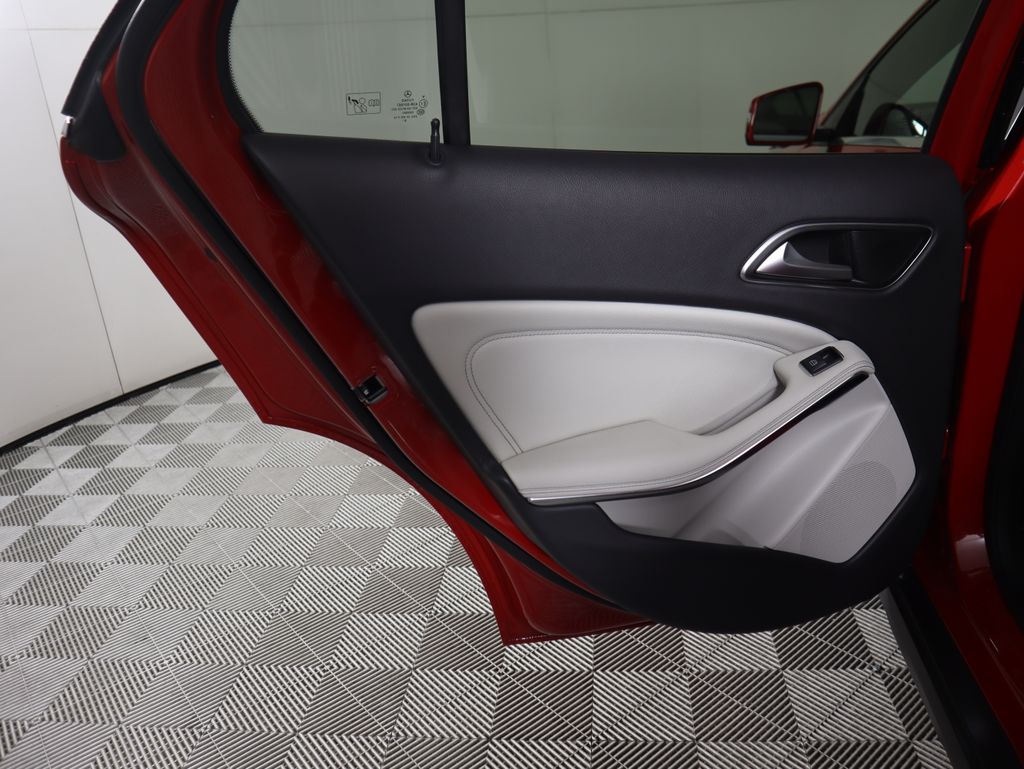 Thumbnail: 2019 Mercedes-Benz GLA - 26