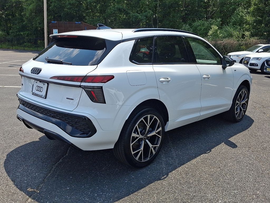 Thumbnail: 2026 Audi Q3 - 4