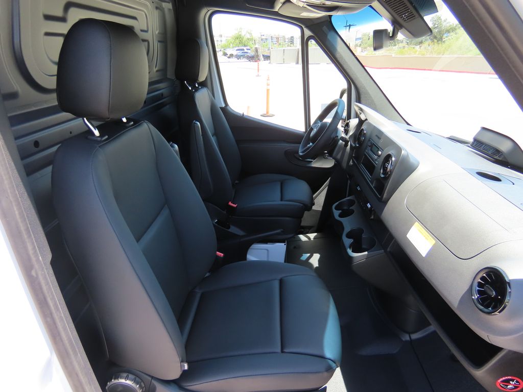 Thumbnail: 2025 Mercedes-Benz Sprinter - 20