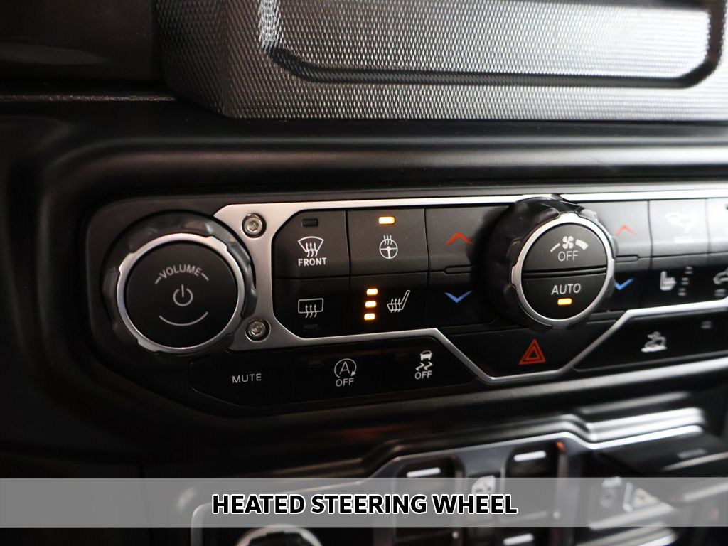 Used 2023 Gray Jeep Altitude image 5