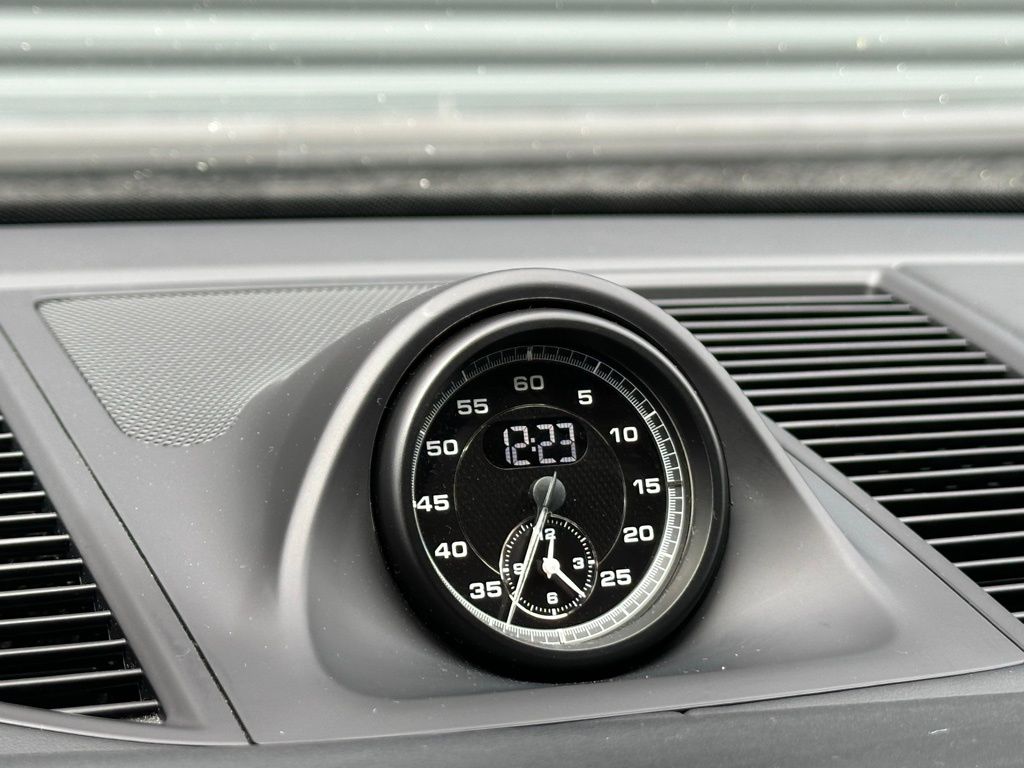 Thumbnail: 2023 Porsche Macan - 30