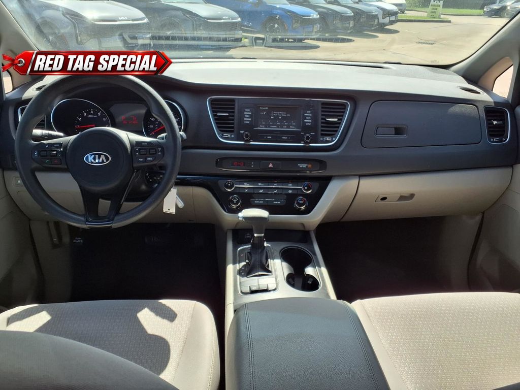 2018 Kia Sedona LX - 8