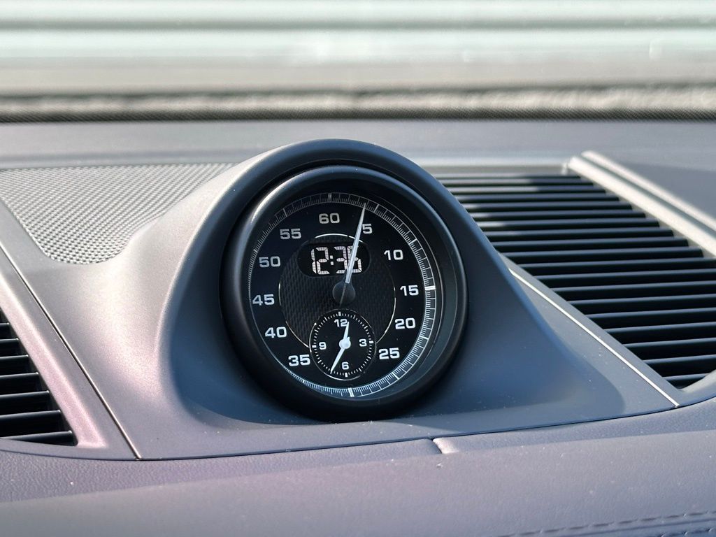 Thumbnail: 2026 Porsche Macan - 32