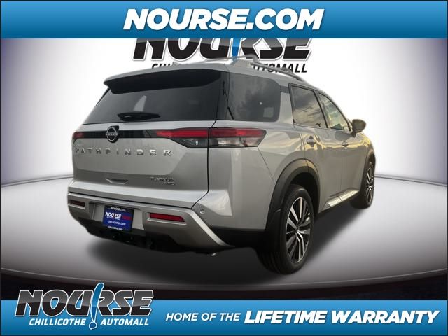 2024 Nissan Pathfinder Platinum photo