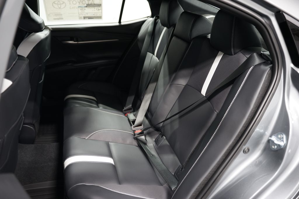 2025 Toyota Camry SE 30