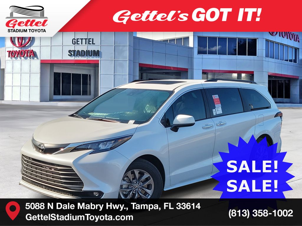 2026 Toyota Sienna XLE's photo