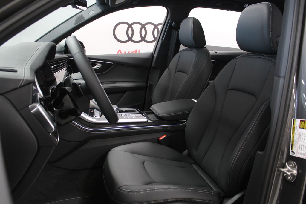 Thumbnail: 2026 Audi Q7 - 12