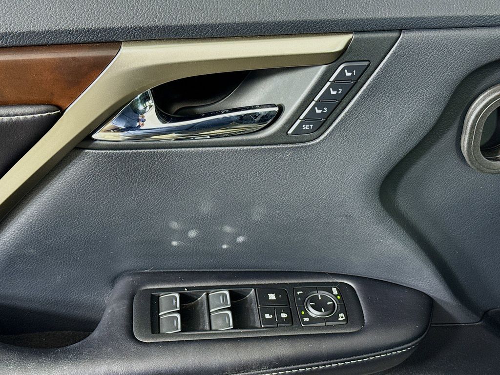 Thumbnail: 2020 Lexus RX - 18