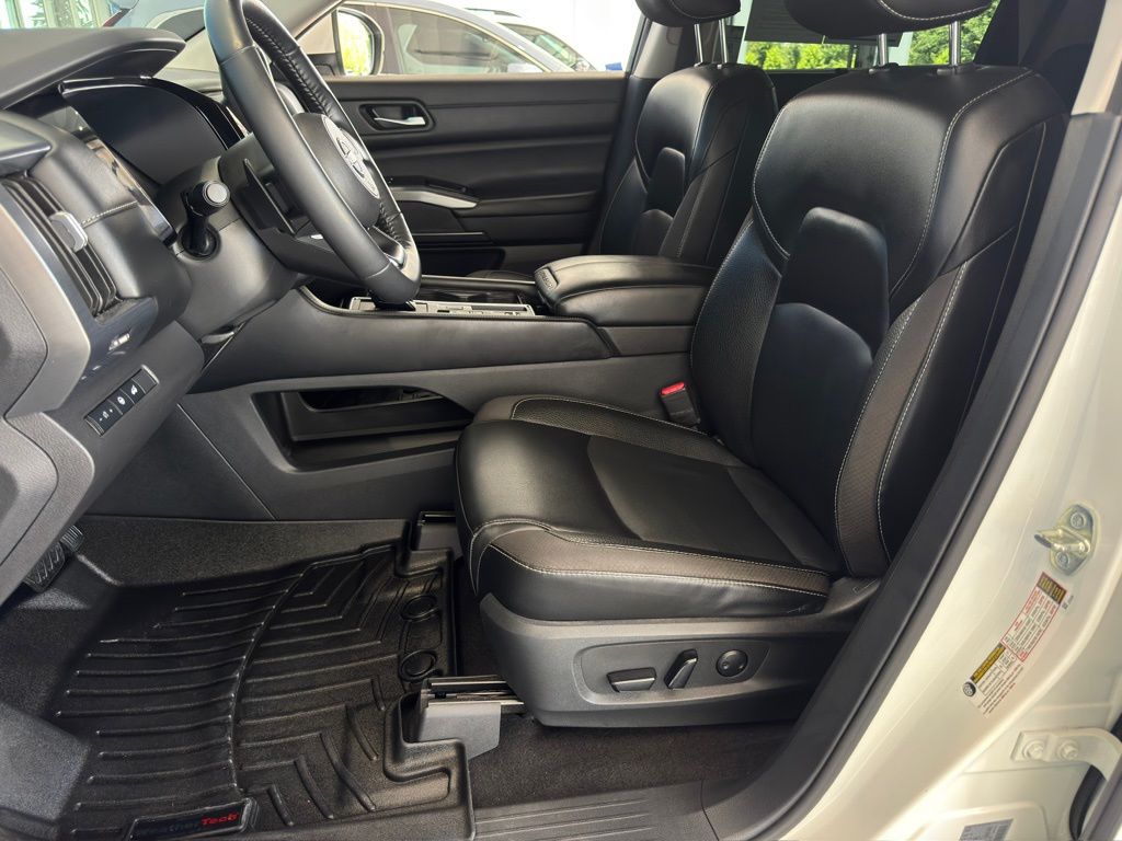 2023 Nissan Pathfinder SL White at Bravo Nissan