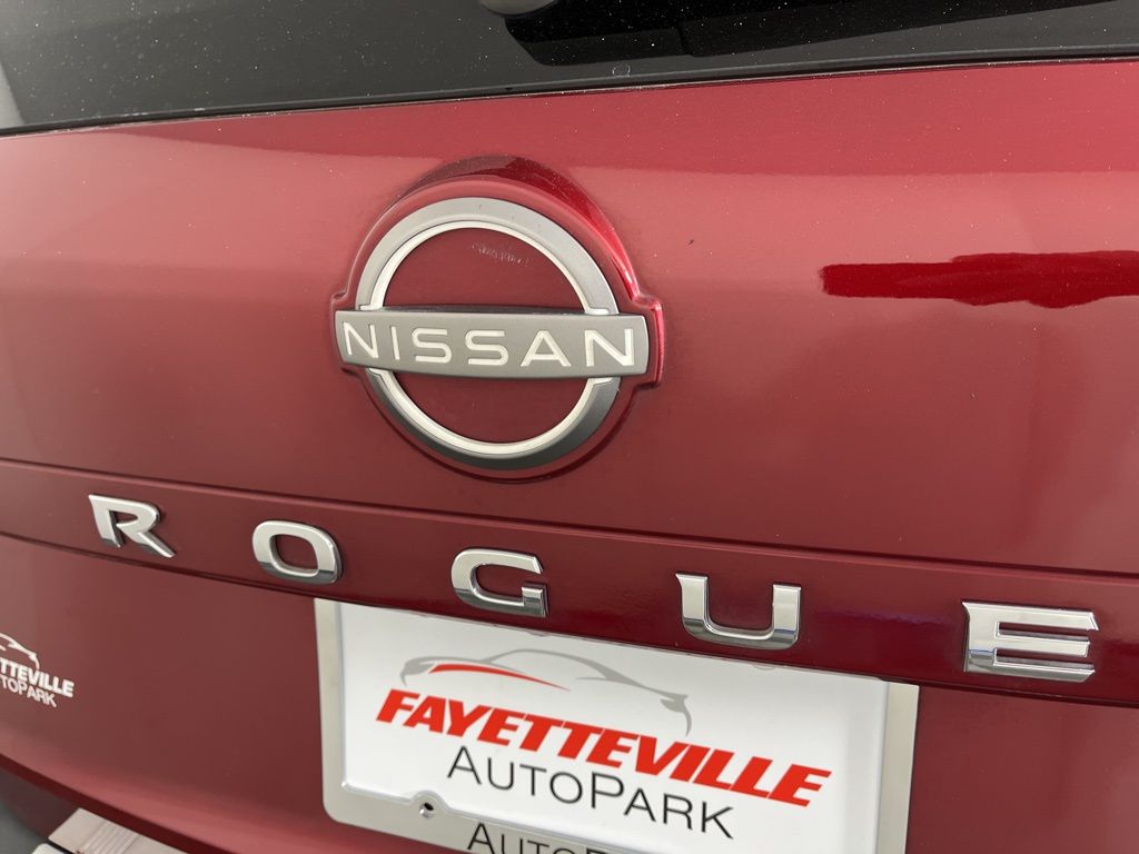 Thumbnail: 2023 Nissan Rogue - 17