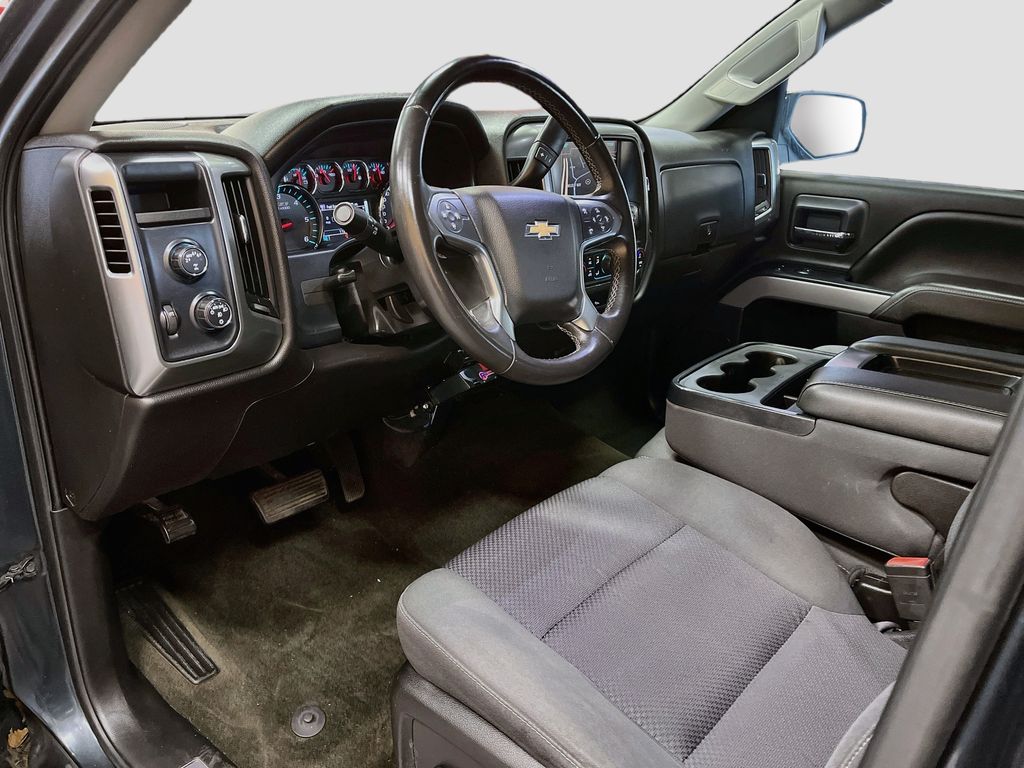 Used 2018 Graphite Metallic Chevrolet LT image 31
