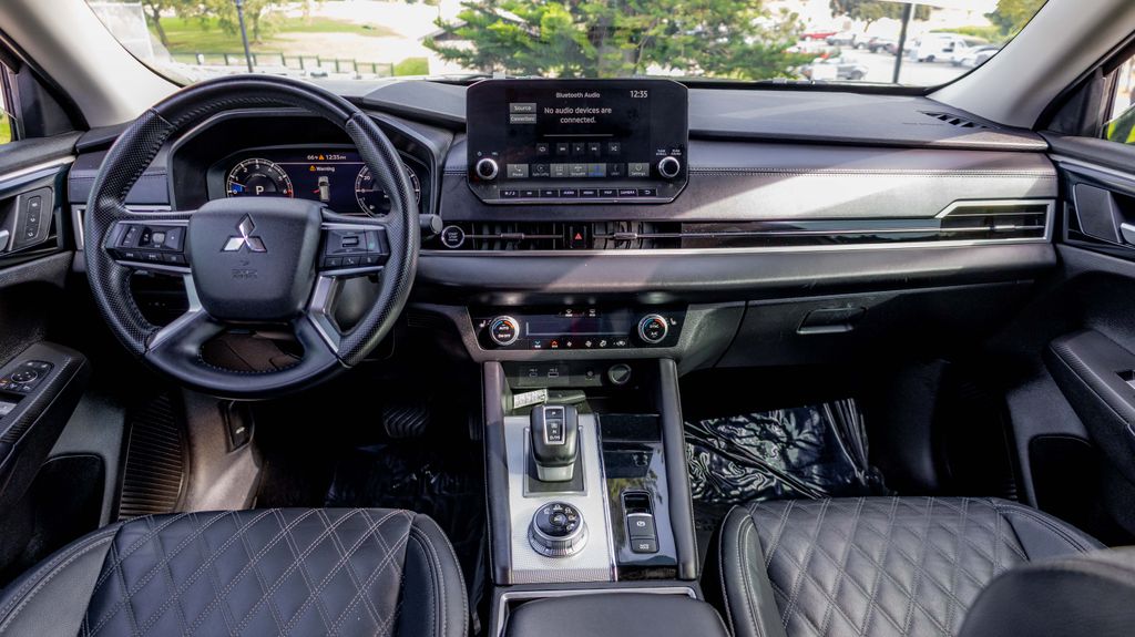 Used 2024 Mitsubishi Outlander SEL 4D Sport Utility