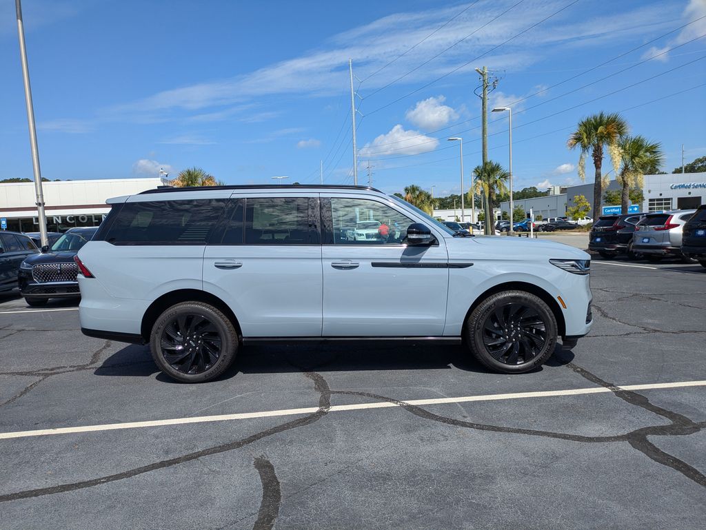 2027 Lincoln Navigator 