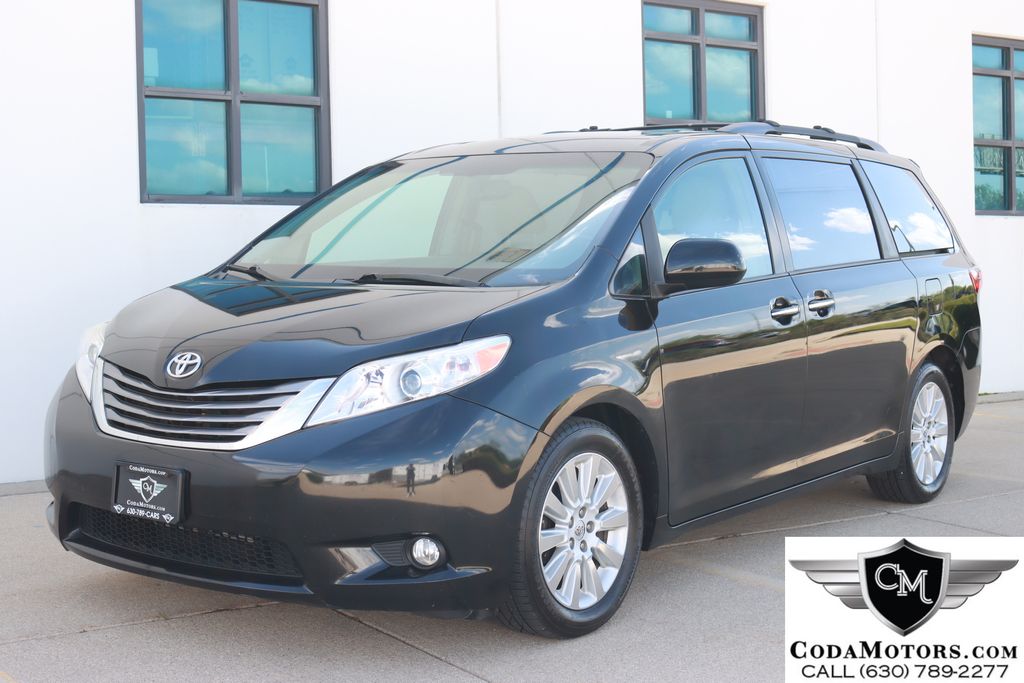 2015 Toyota Sienna XLE Premium V6 AWD 7-Passenger's photo