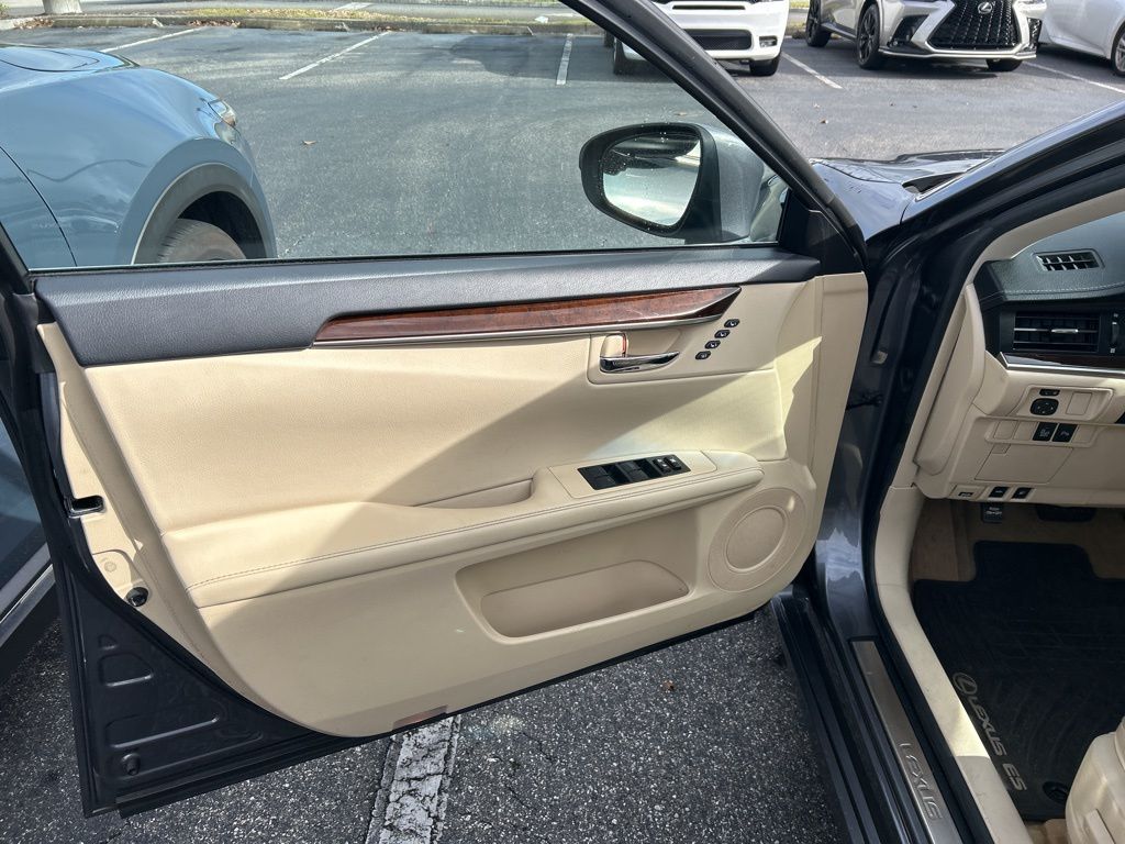 Thumbnail: 2013 Lexus ES - 5