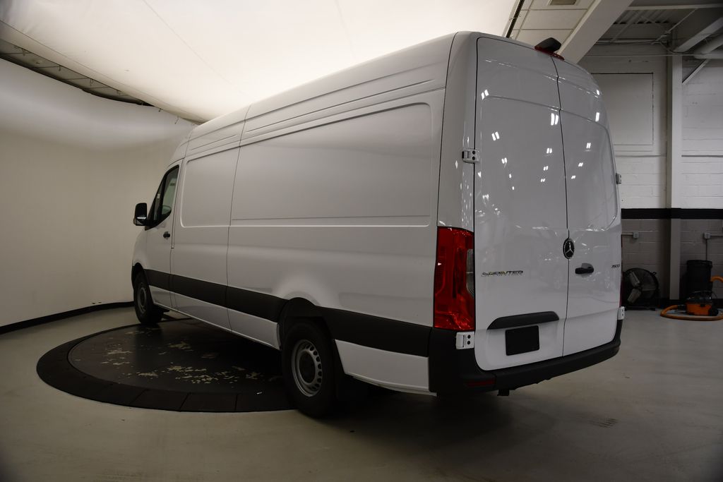 2025 Mercedes-Benz Sprinter 2500 8