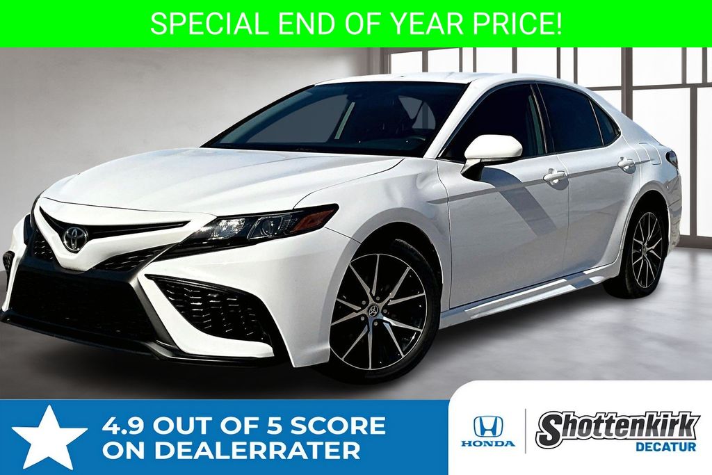 2021 Toyota Camry SE's photo