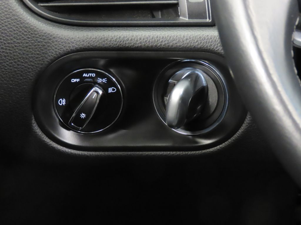 Thumbnail: 2023 Porsche Macan - 22