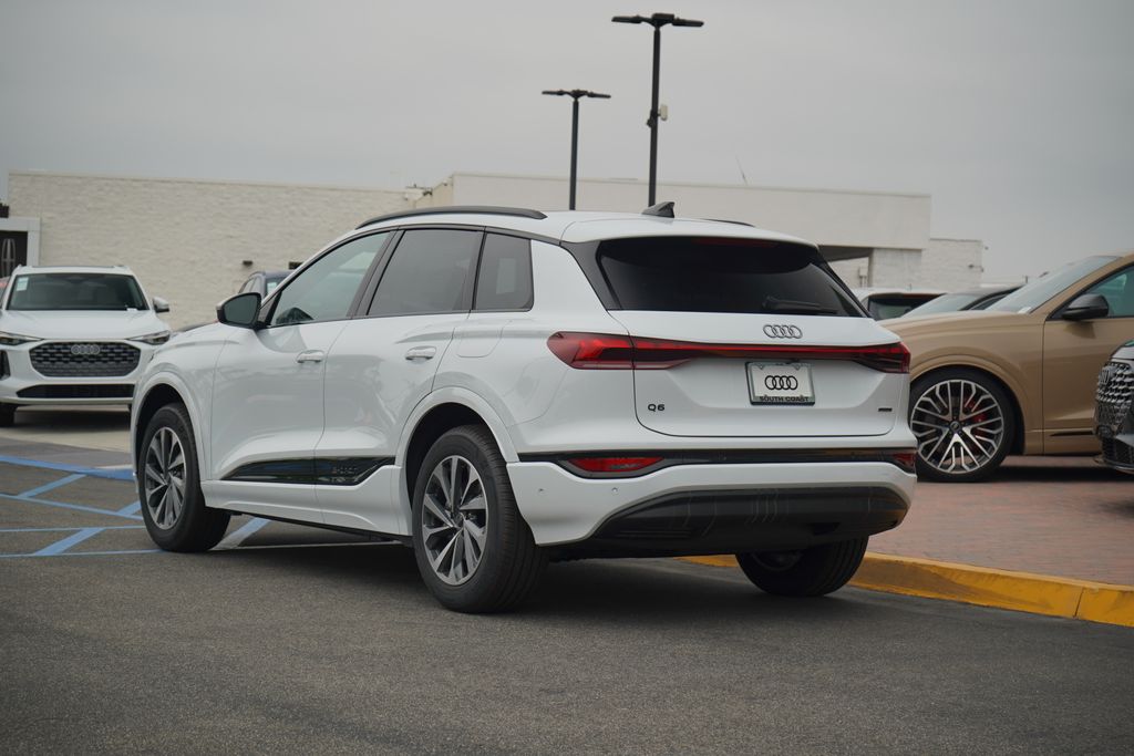 Thumbnail: 2025 Audi Q6 e-tron - 3