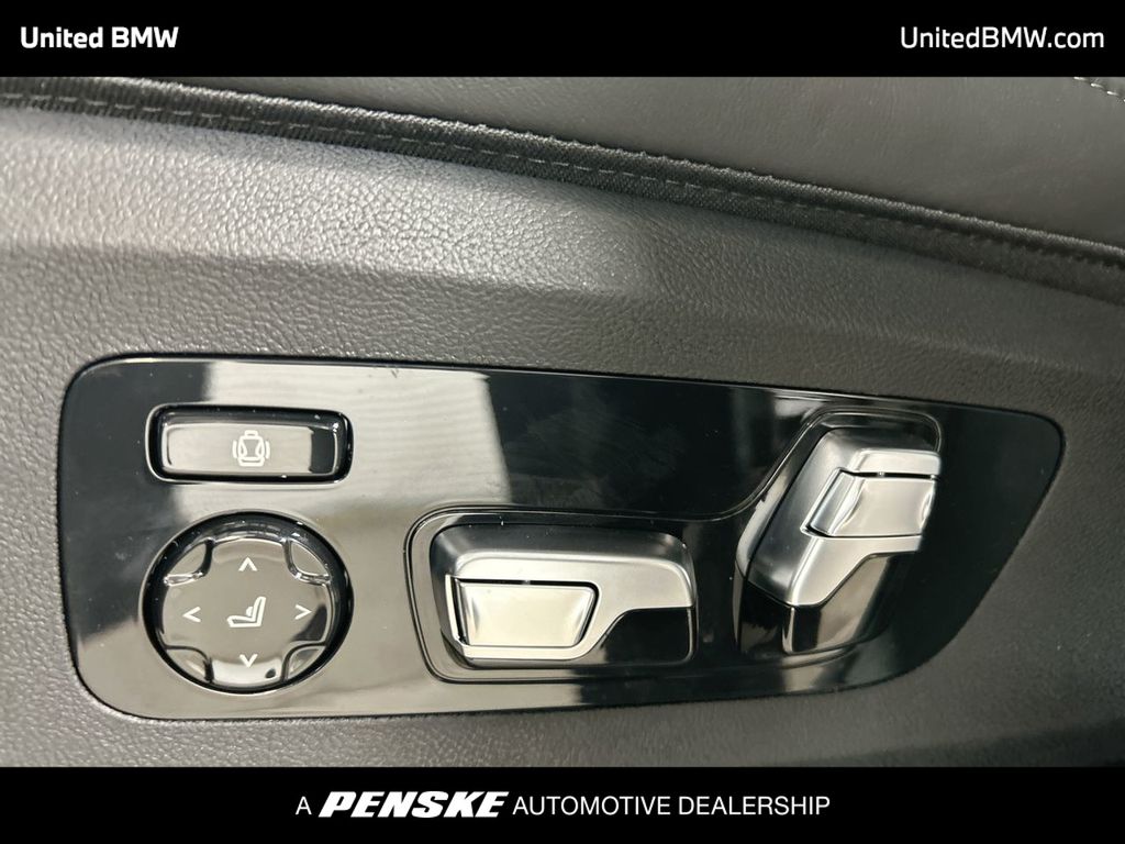 Thumbnail: 2026 BMW X7 - 12